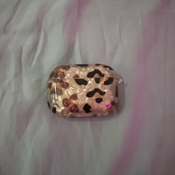 Leopard Print AirPods Pro 2nd Generation Case - Picture 2 of 4